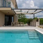 Modern Venta With Jacuzzi And Pool In Buje Villa