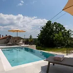 Modern Venta With Jacuzzi And Pool In Buje Villa *