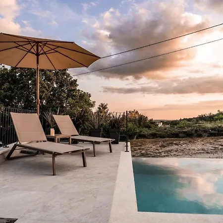 Modern Venta With Jacuzzi And Pool In Buje Villa