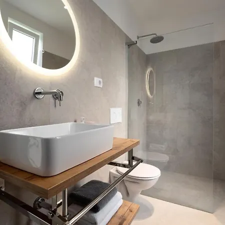 Modern Venta With Jacuzzi And Pool In Buje