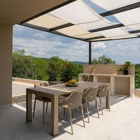 Modern Venta With Jacuzzi And Pool In Buje Villa