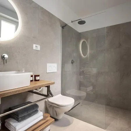 Villa Modern Venta With Jacuzzi And Pool In Buje