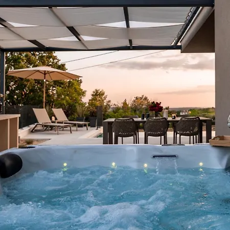Modern Venta With Jacuzzi And Pool In Buje *