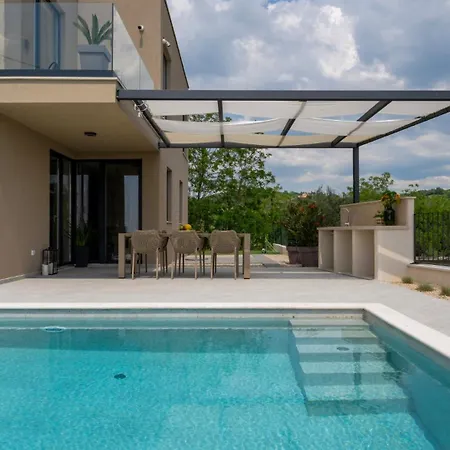 Modern Venta With Jacuzzi And Pool In Buje וילה