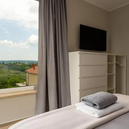 Modern Venta With Jacuzzi And Pool In Buje וילה *