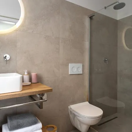 Modern Venta With Jacuzzi And Pool In Buje