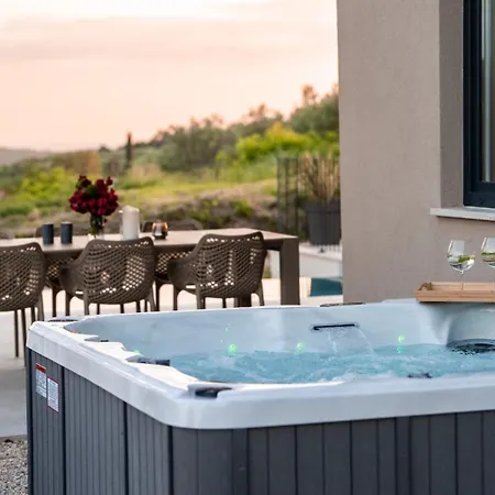 וילה Modern Venta With Jacuzzi And Pool In Buje
