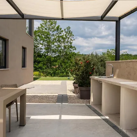 Modern Venta With Jacuzzi And Pool In Buje וילה Krasica (Istria)