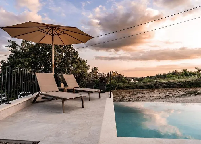 Modern Venta With Jacuzzi And Pool In Buje Villa