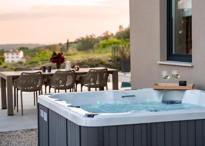 Βίλα Modern Venta With Jacuzzi And Pool In Buje