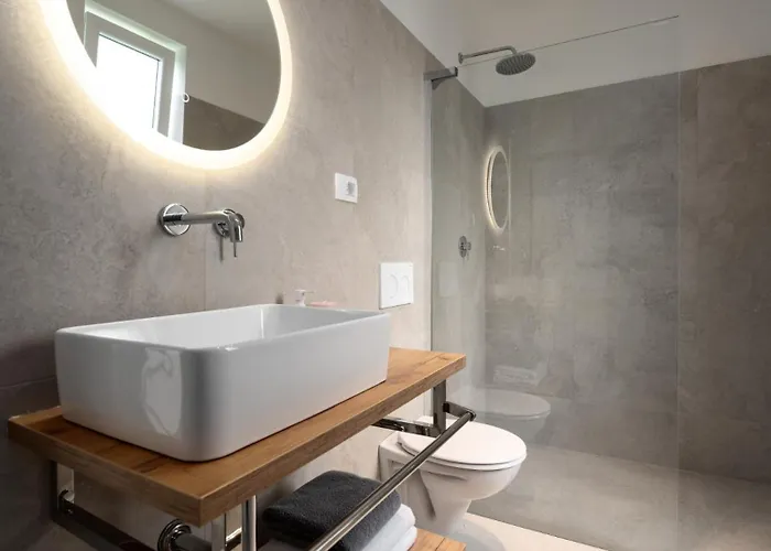Βίλα Modern Venta With Jacuzzi And Pool In Buje
